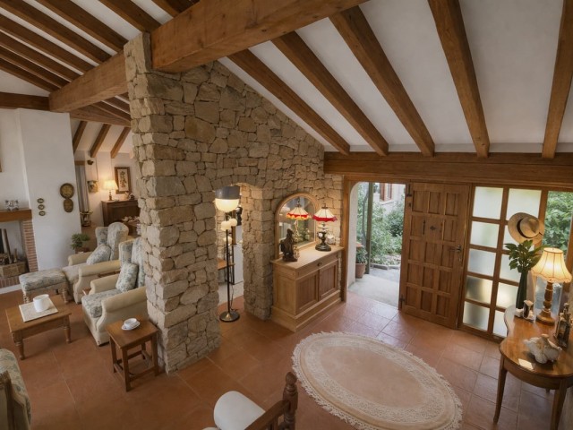 5 Bedrooms Villa in Estepona