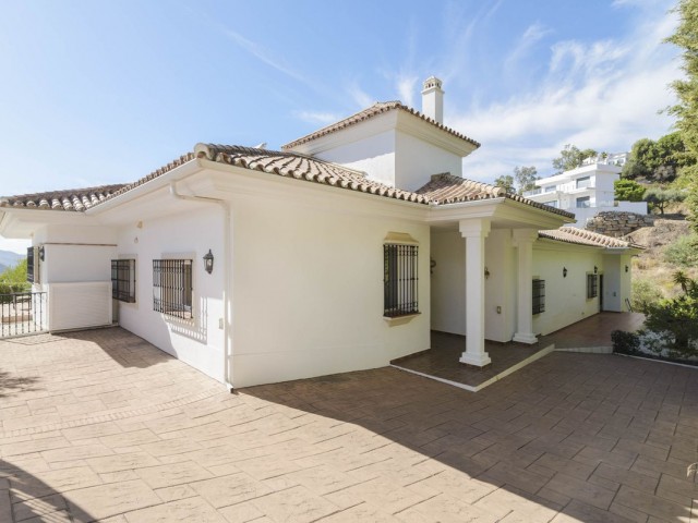 4 Bedrooms Villa in Mijas