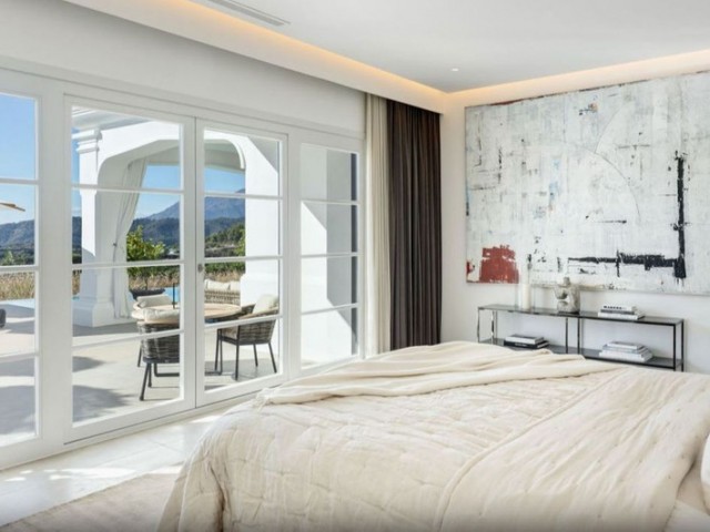 7 Bedrooms Villa in Marbella