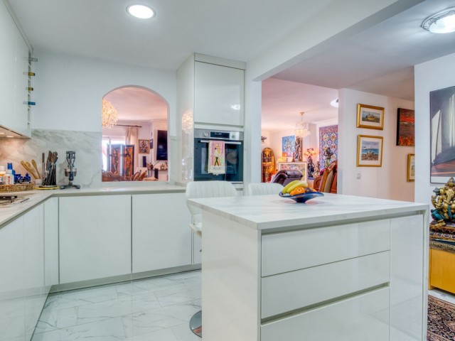 Apartment, La Duquesa, R5256343