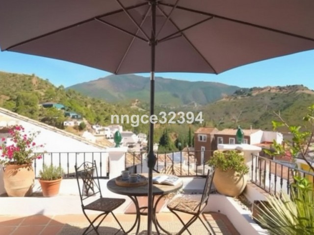 4 Bedrooms Villa in Benahavís