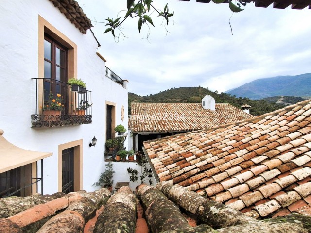 4 Bedrooms Villa in Benahavís