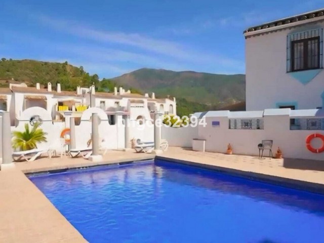 4 Bedrooms Villa in Benahavís