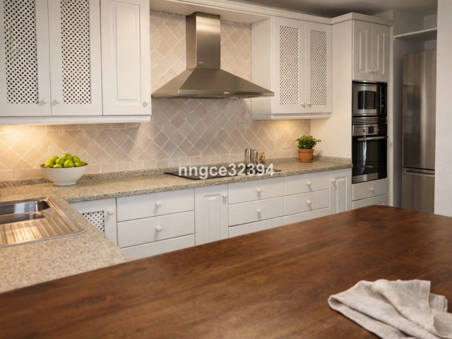 4 Bedrooms Villa in Benahavís