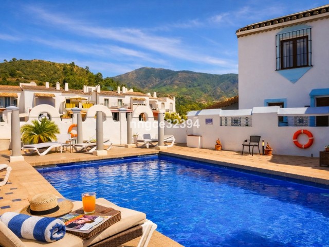 4 Bedrooms Villa in Benahavís