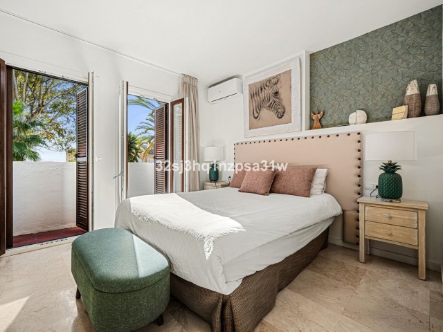 2 Bedrooms Townhouse in Estepona