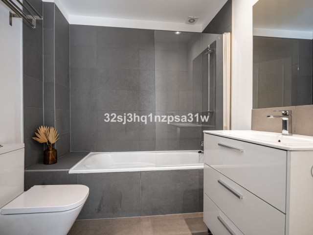 2 Bedrooms Townhouse in Estepona