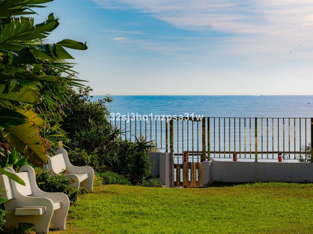 2 Bedrooms Townhouse in Estepona