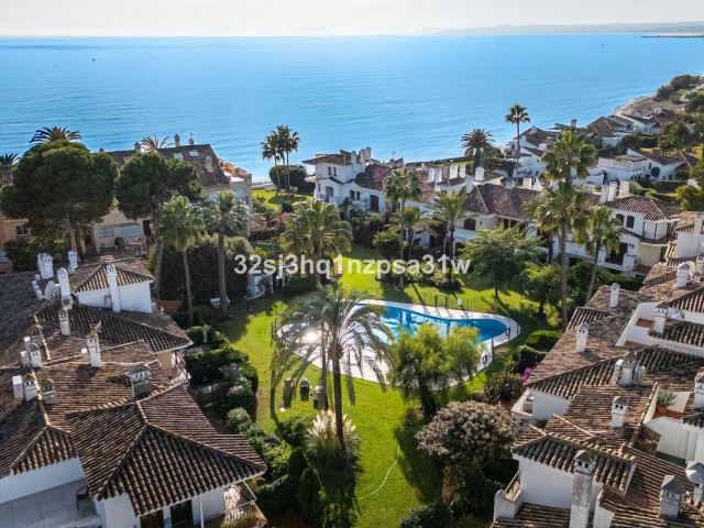 2 Bedrooms Townhouse in Estepona