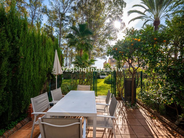 2 Bedrooms Townhouse in Estepona