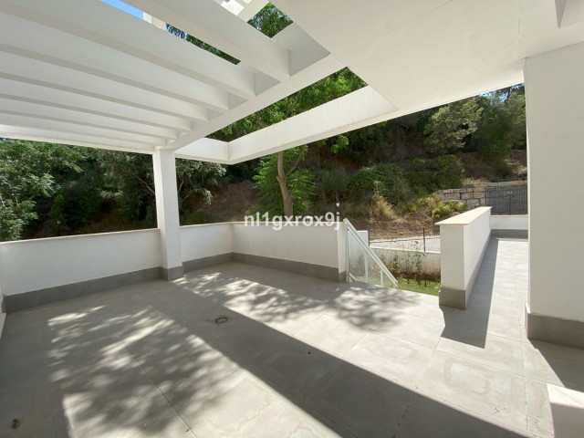 2 Bedrooms Apartment in Benahavís