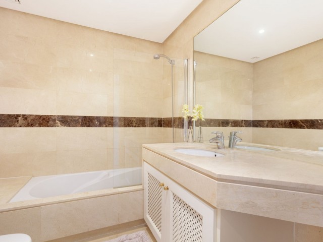 3 Bedrooms Apartment in Benahavís