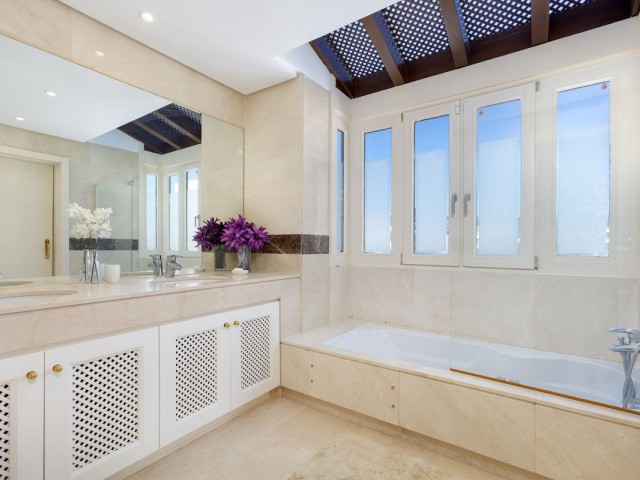 3 Makuuhuoneen Huoneisto Benahavís