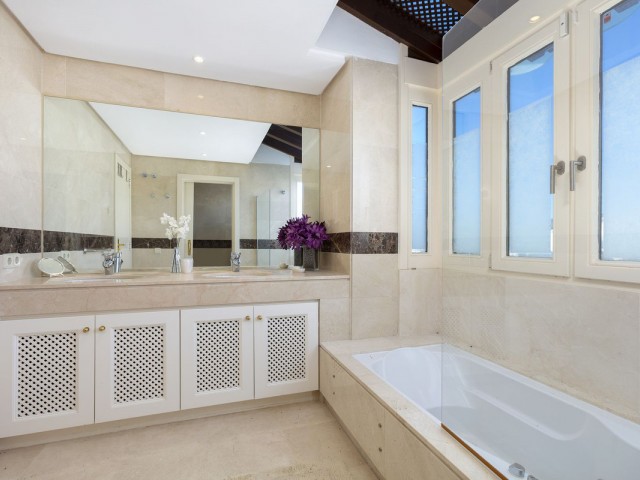 3 Bedrooms Apartment in Benahavís