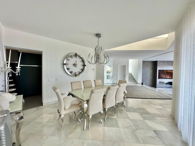 4 Bedrooms Villa in Benahavís