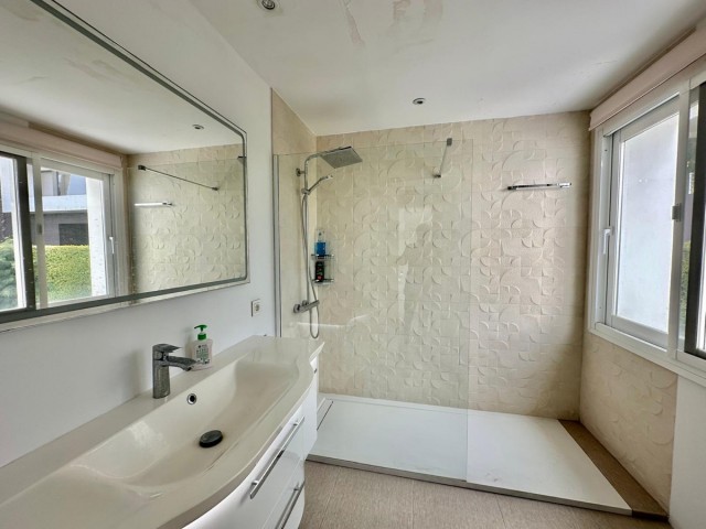 4 Bedrooms Villa in Benahavís