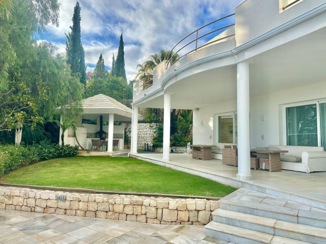 4 Bedrooms Villa in Benahavís