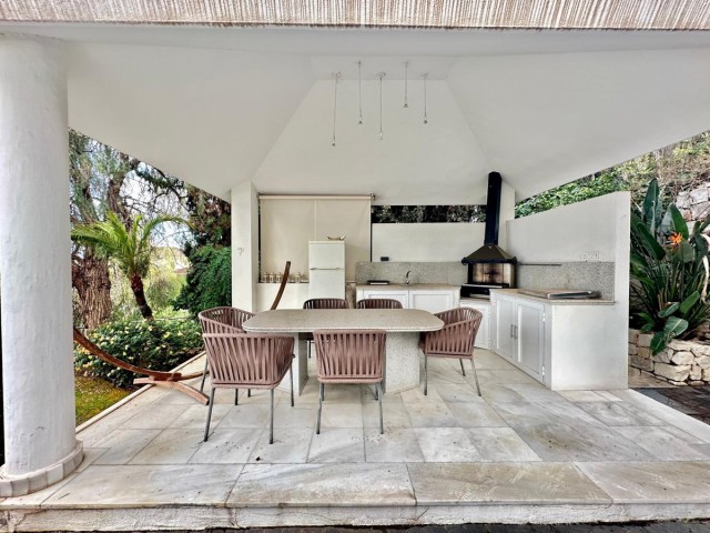 4 Bedrooms Villa in Benahavís