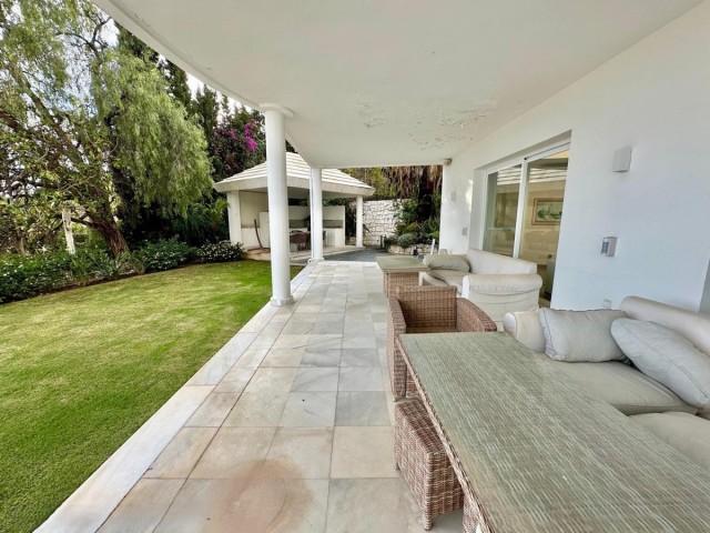 4 Bedrooms Villa in Benahavís