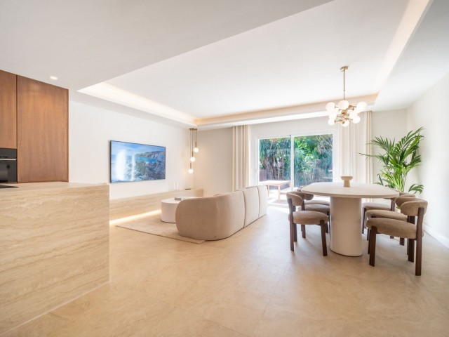 2 Bedrooms Townhouse in Nueva Andalucía