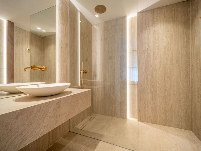 2 Bedrooms Townhouse in Nueva Andalucía