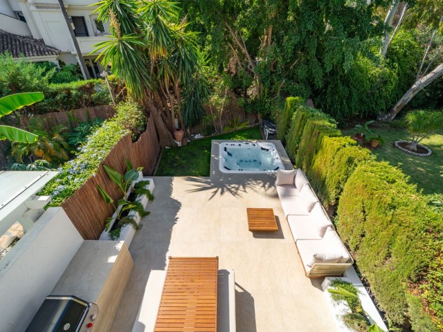 2 Bedrooms Townhouse in Nueva Andalucía