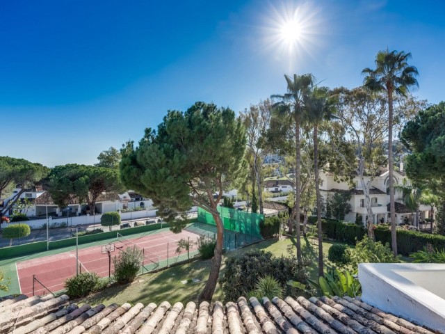 2 Bedrooms Townhouse in Nueva Andalucía