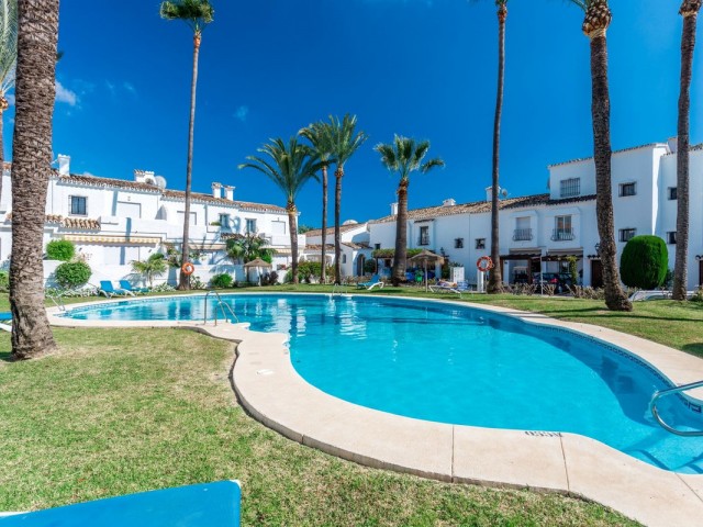 2 Bedrooms Townhouse in Nueva Andalucía
