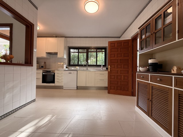 4 Bedrooms Villa in Estepona