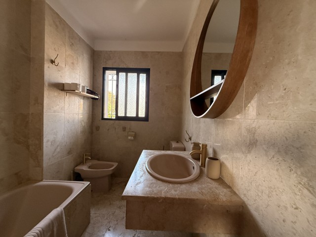 4 Bedrooms Villa in Estepona