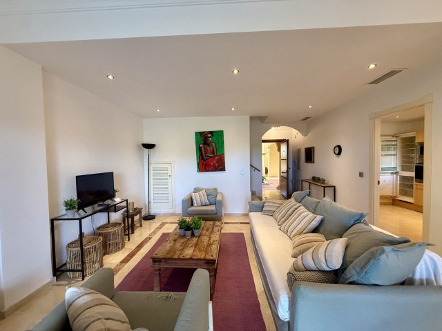 3 Bedrooms Apartment in San Roque Club