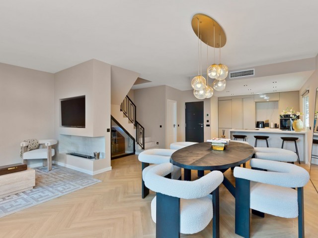 4 Bedrooms Townhouse in Guadalmina Baja