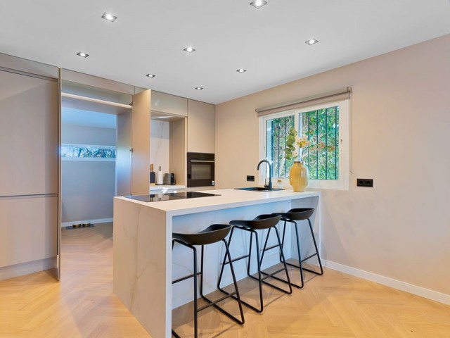 4 Bedrooms Townhouse in Guadalmina Baja