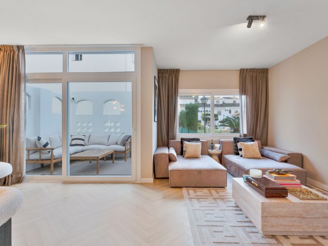 4 Bedrooms Townhouse in Guadalmina Baja