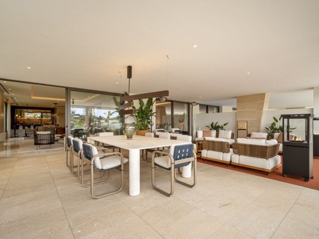 5 Bedrooms Apartment in Marbella