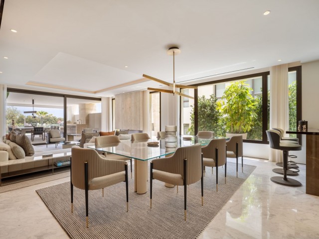 5 Bedrooms Apartment in Marbella