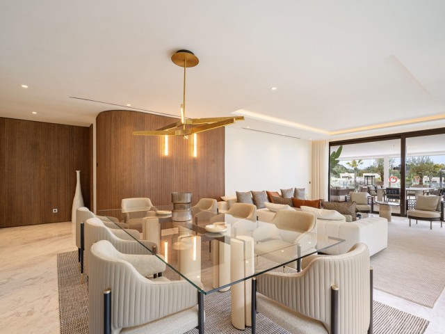 5 Bedrooms Apartment in Marbella
