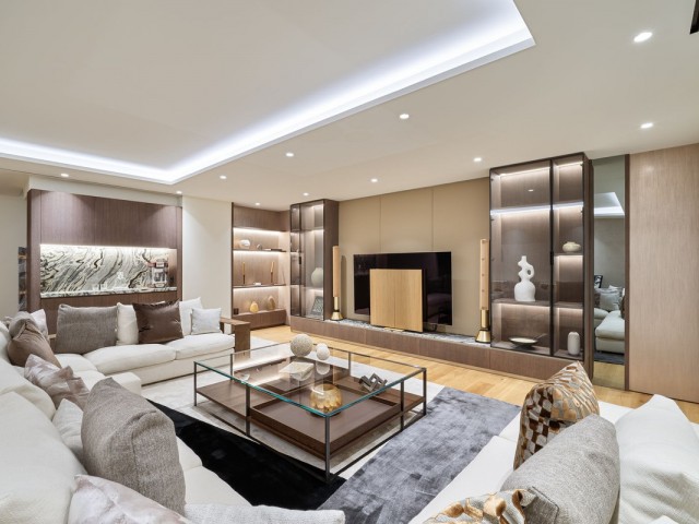 5 Bedrooms Apartment in Marbella