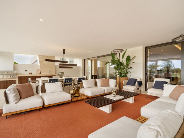 5 Bedrooms Apartment in Marbella