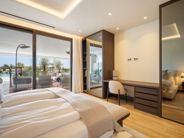5 Bedrooms Apartment in Marbella