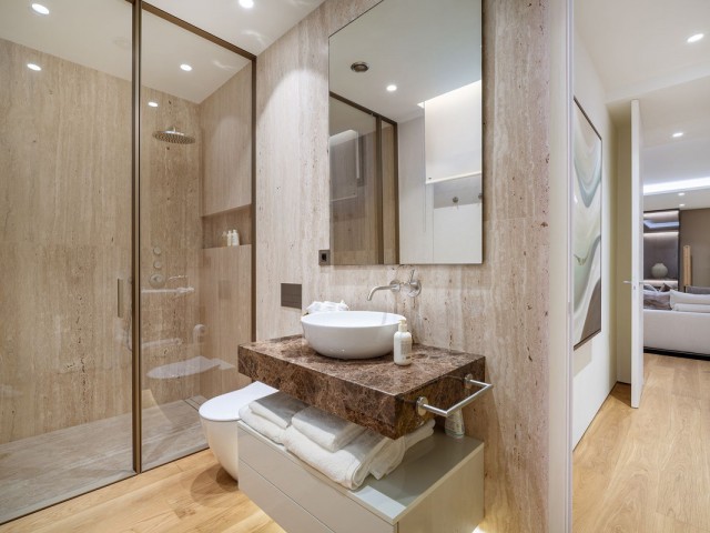 5 Bedrooms Apartment in Marbella