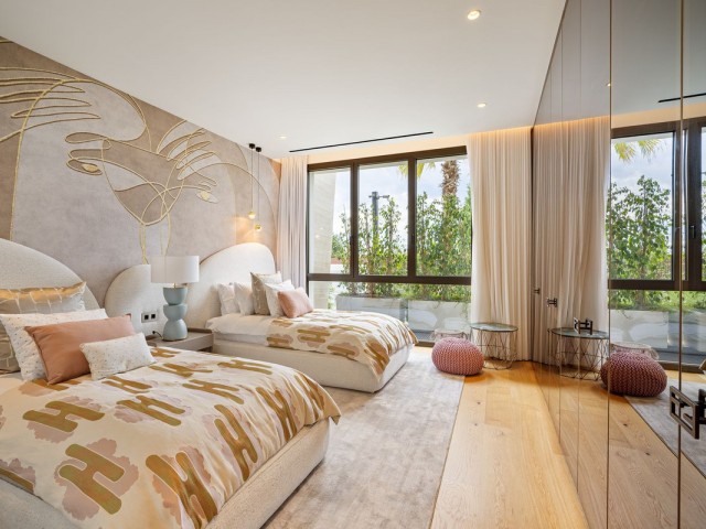 5 Bedrooms Apartment in Marbella