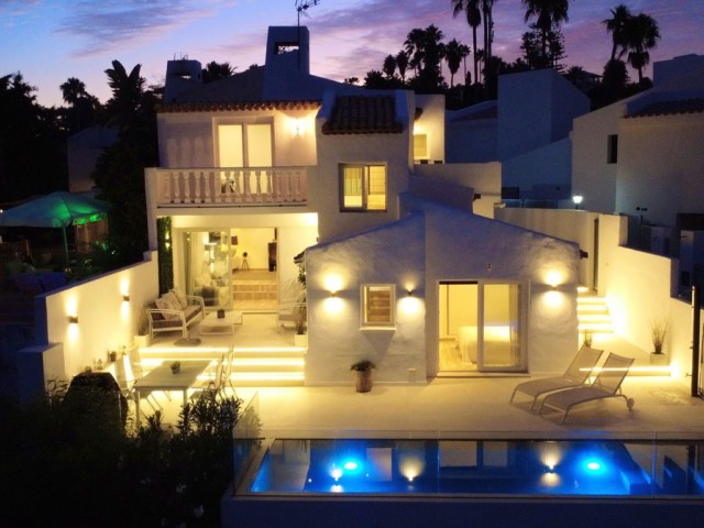 3 Bedrooms Villa in Estepona