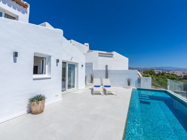 3 Bedrooms Villa in Estepona