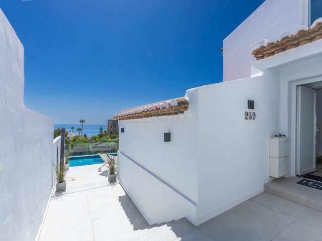 3 Bedrooms Villa in Estepona