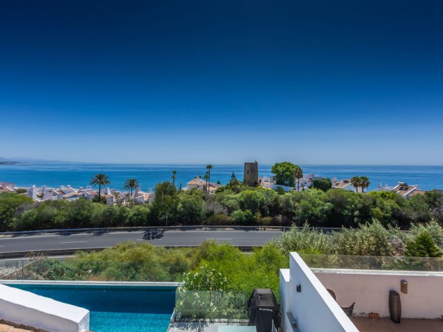 3 Bedrooms Villa in Estepona