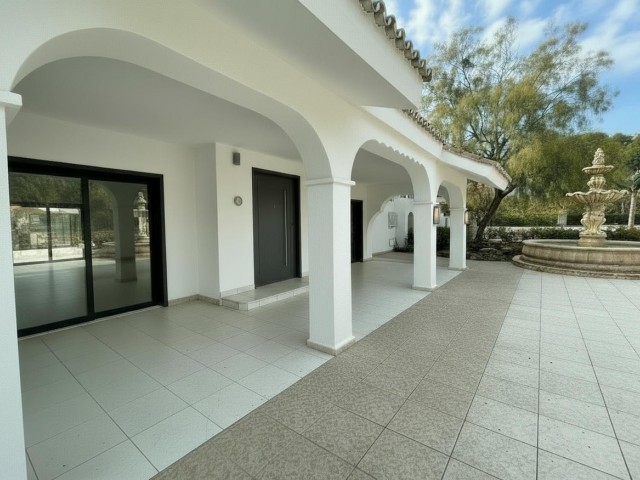 8 Bedrooms Villa in Marbella