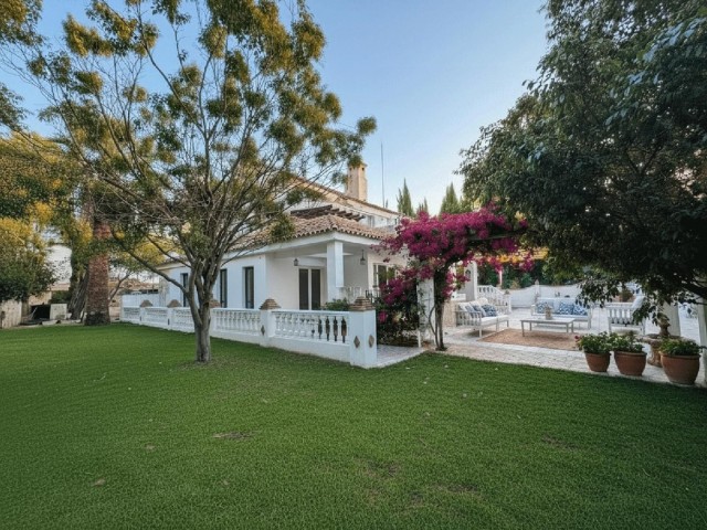 8 Bedrooms Villa in Marbella