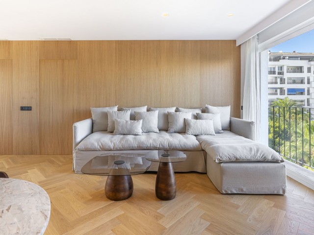 2 Bedrooms Apartment in Puerto Banús