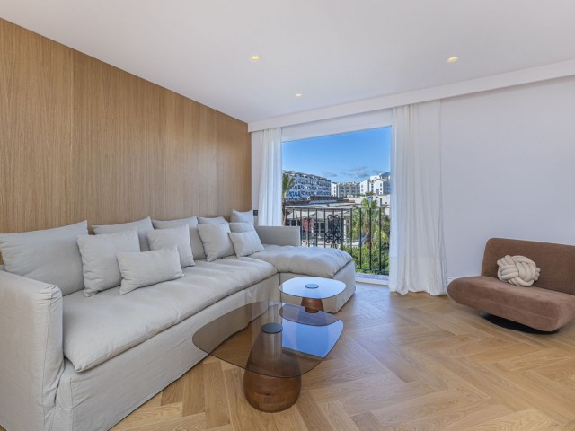 2 Bedrooms Apartment in Puerto Banús